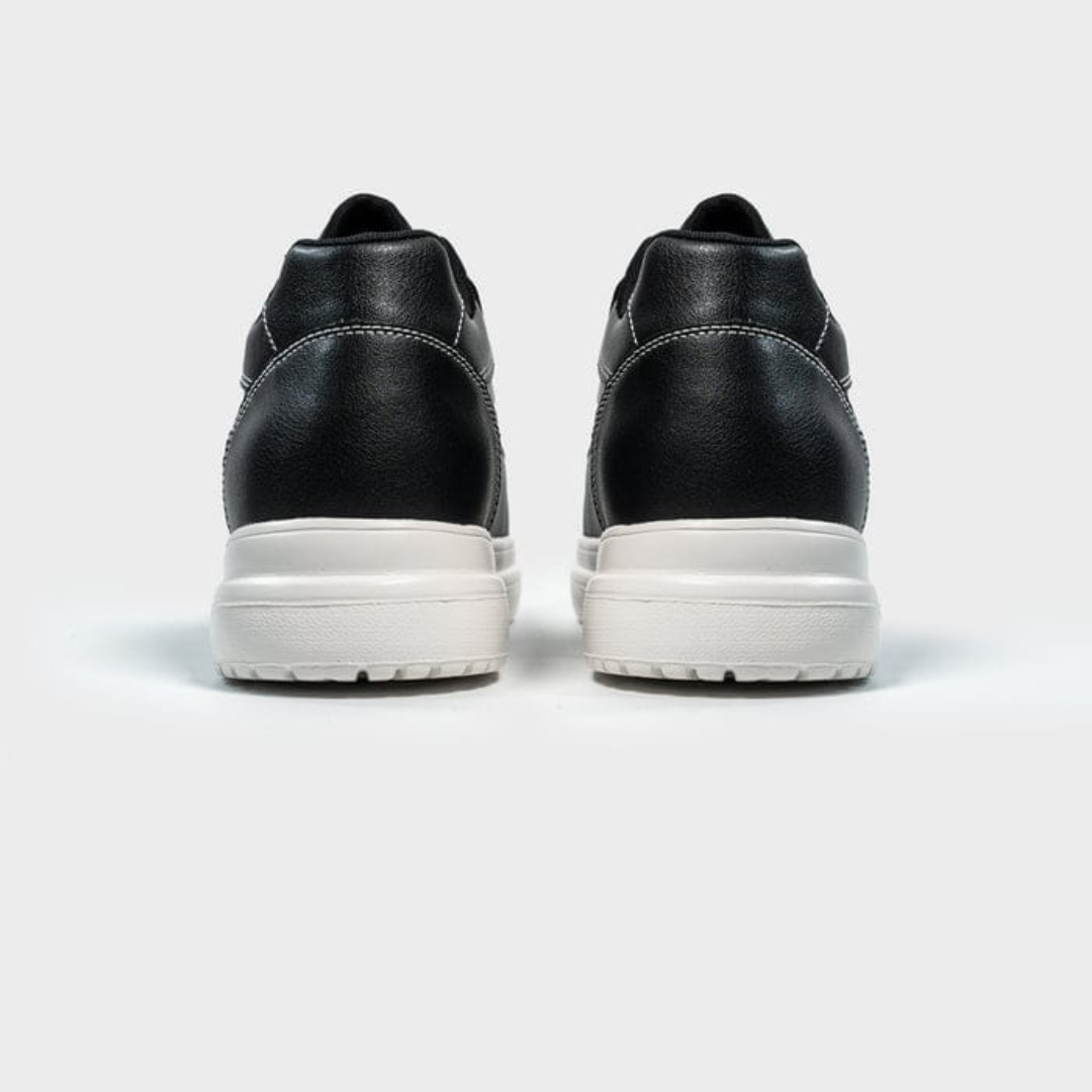 Striks Nova Sneaker
