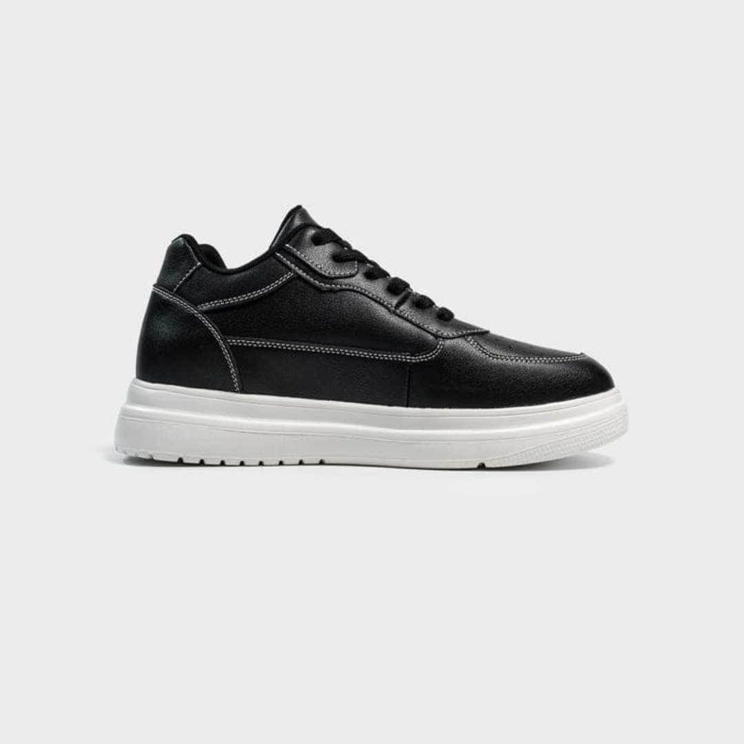 Striks Nova Sneaker