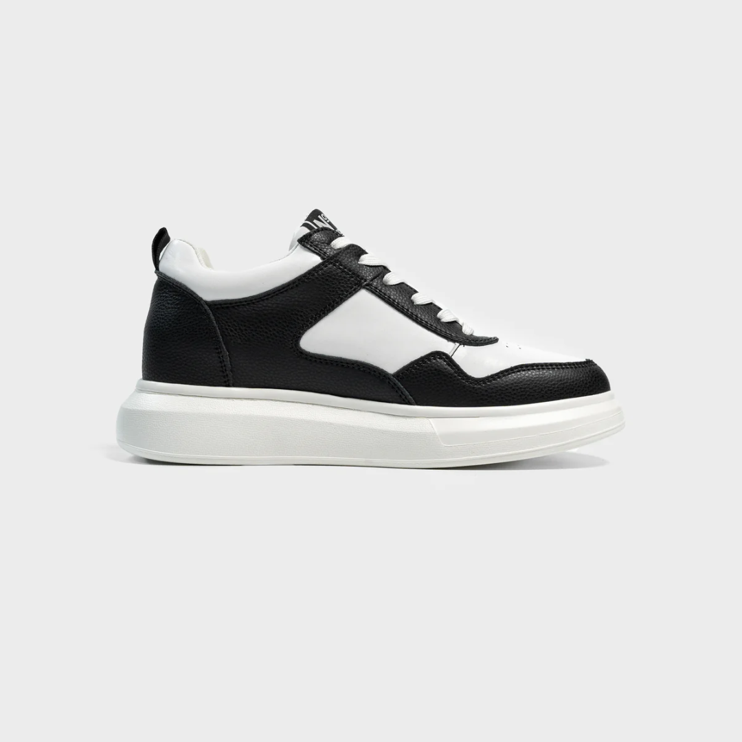 Striks Speed Sneaker