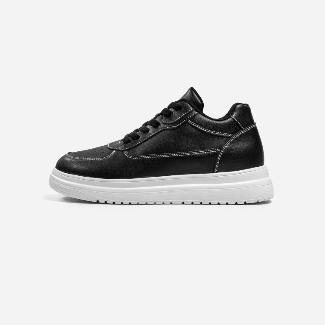 Striks Nova Sneaker